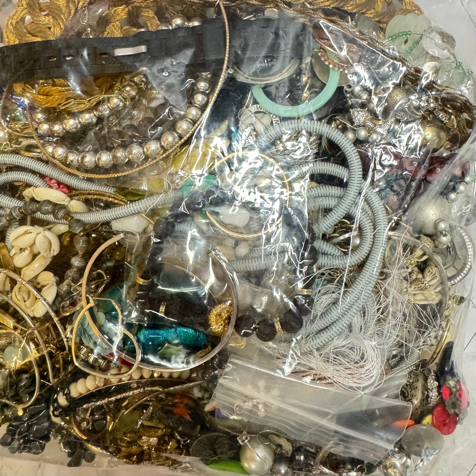Jewelry CRAFT Lot Broken Mixed Vintage Modern Costume Findings Beads 5lb 1.5oz