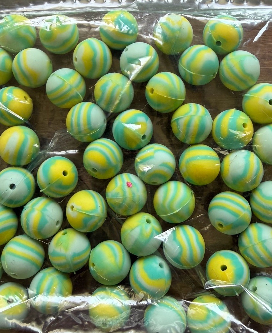 Lot of 160+ round silicone beads in assorted marbled colors–NEW