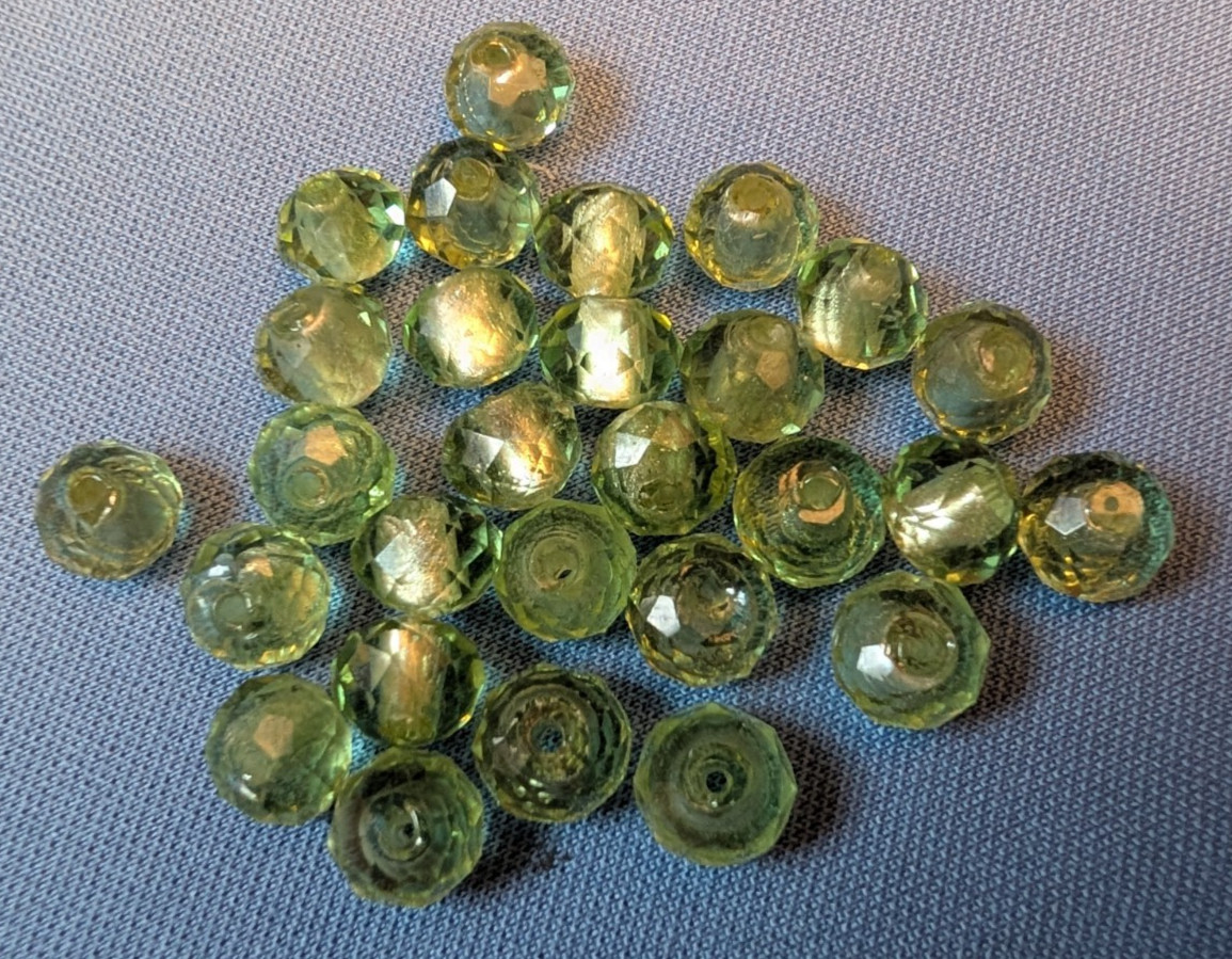 28 vtg glass faceted green beads for necklace