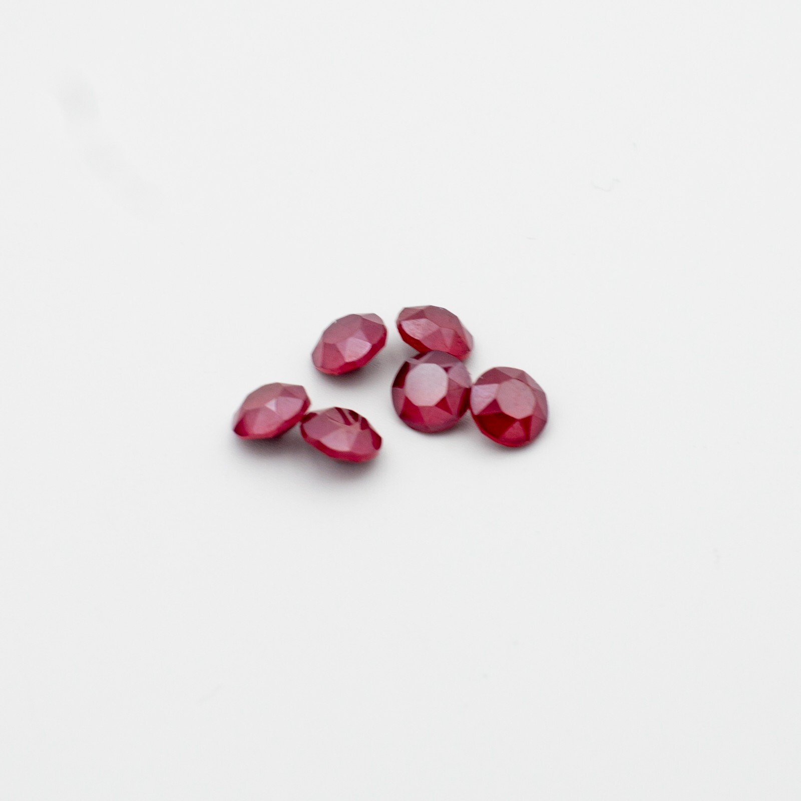 Siam Dark Red 8mm Chatons 6 Pieces