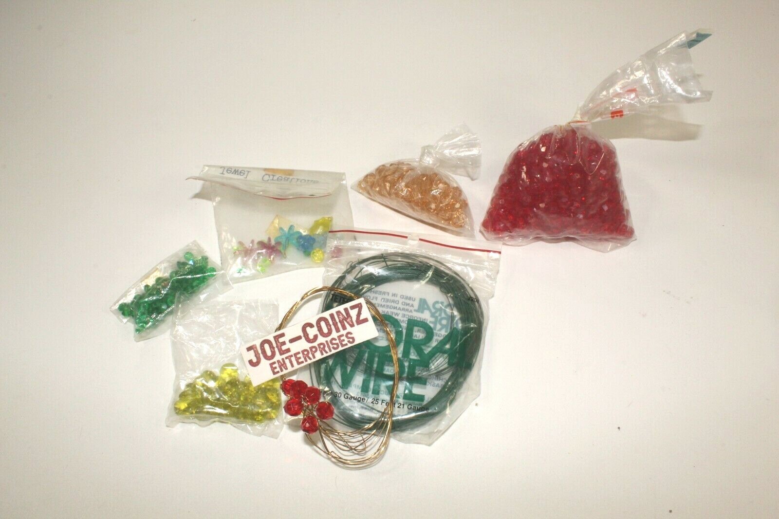 VINTAGE LOOSE OLD STYLE DECRATIVE BEADS VARIETY SET UNKNOWN AMOUNT