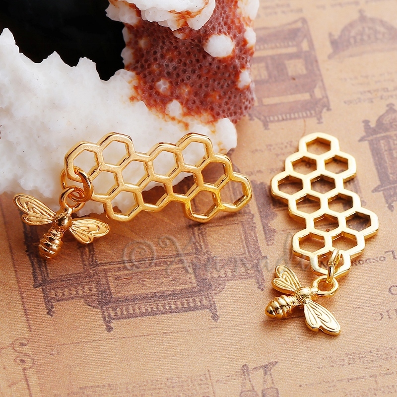 Bee Honeycomb Charms – Wholesale Gold Tone Pendants C1393 – 5, 10, 20PCs