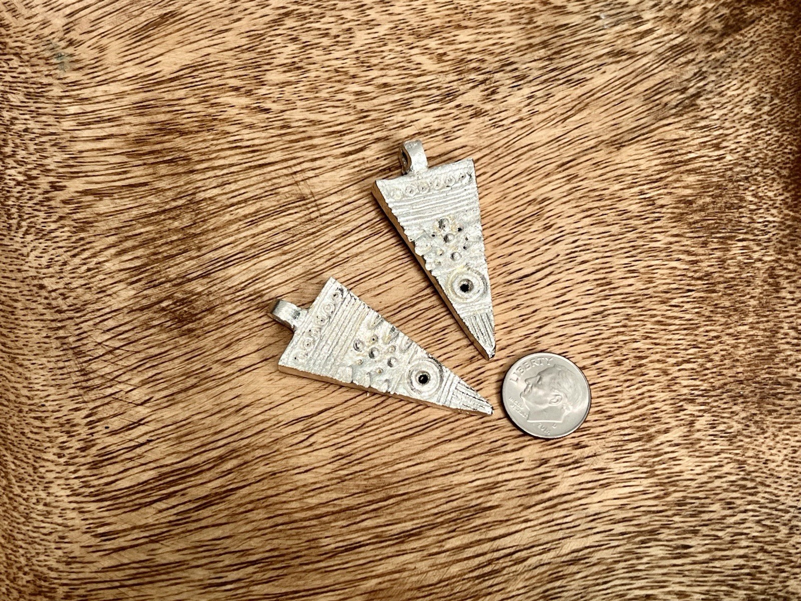 2 Pcs Vintage Arrowhead Arrow Bright Silver Tone Pendants Ro-Do Findings Making