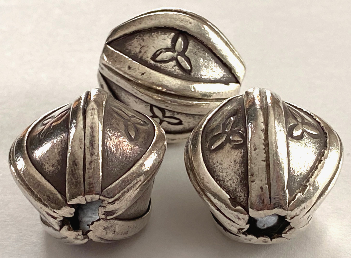 Hill Tribes Thai Silver Tri-Petal Bulb Bead 25mm 11.8g Handcrafted in Thailand