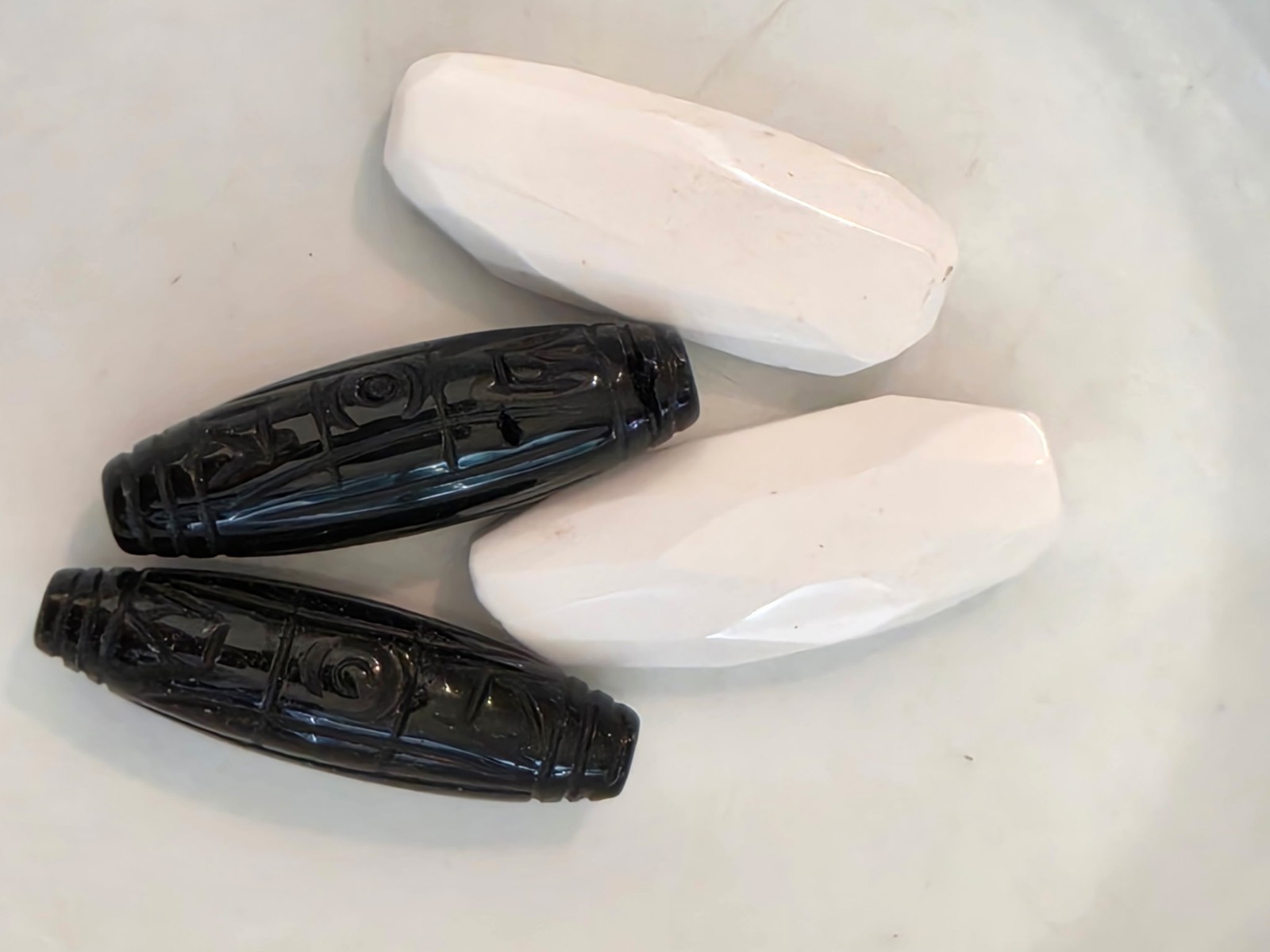 Natural Carved Black Onyx Beads Also White Stone Beads Approx 40×15-15MM (A19)