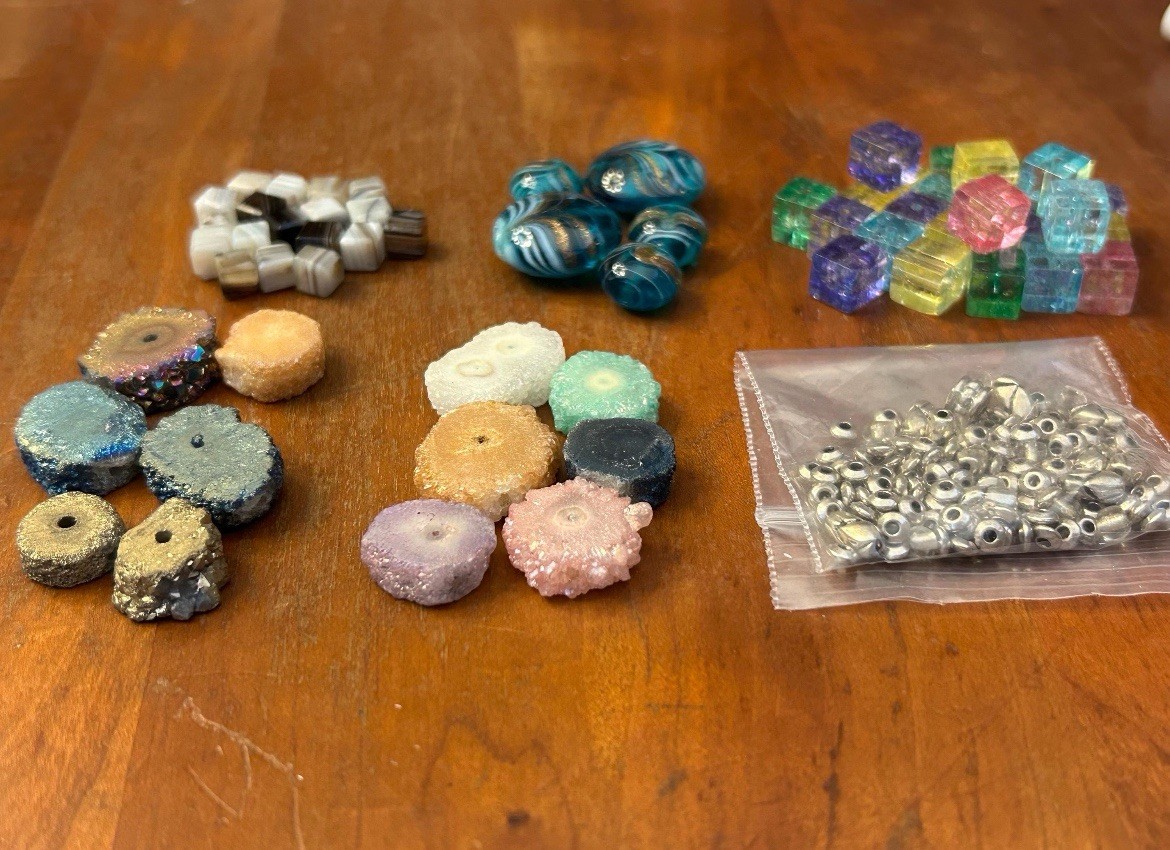 vintage/new modern jewelry craft lot bead- Unusual Colorful Beads ￼