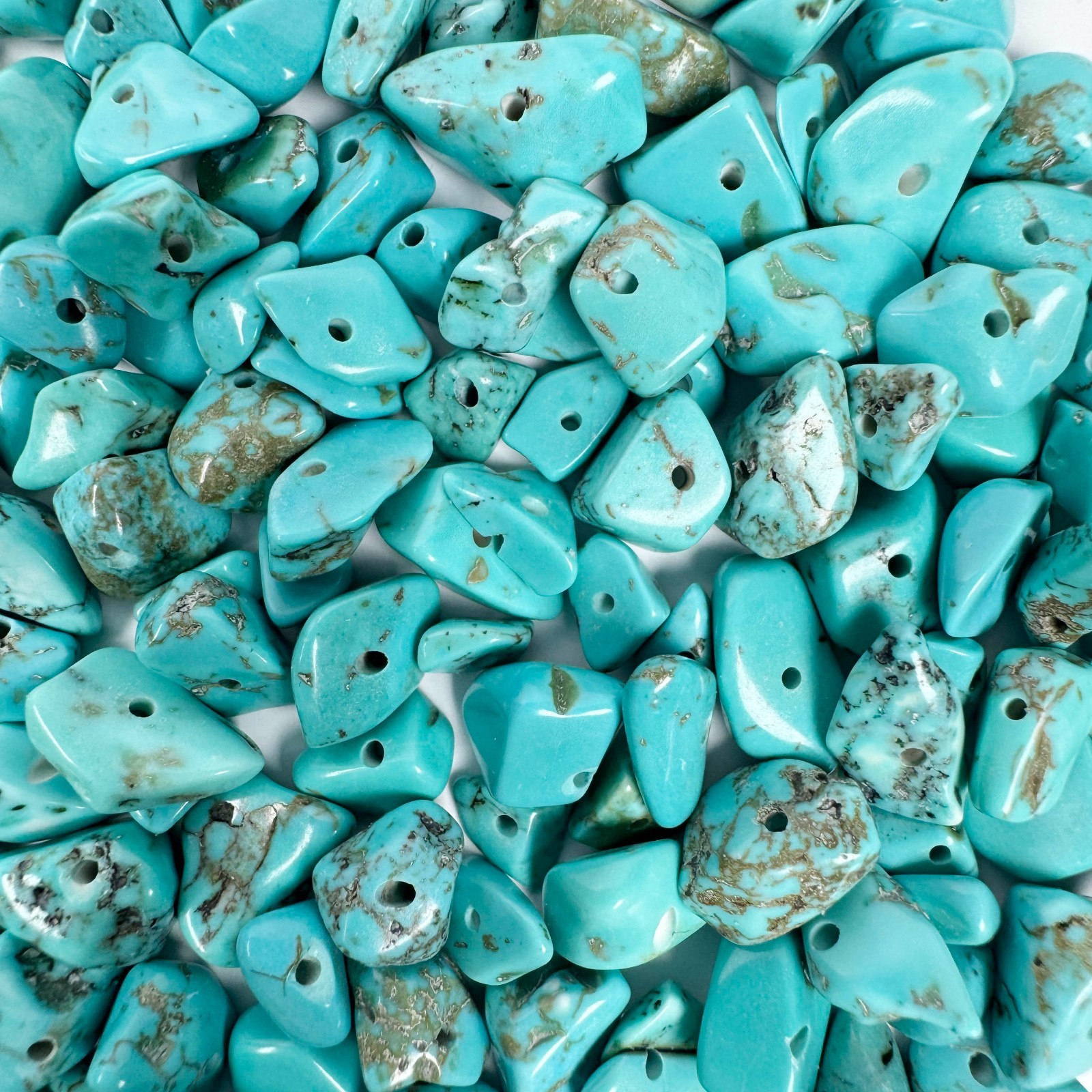 420pcs Turquoise Chip Beads 5-8mm Dyed Stone Loose Spacer Beads for Jewelry