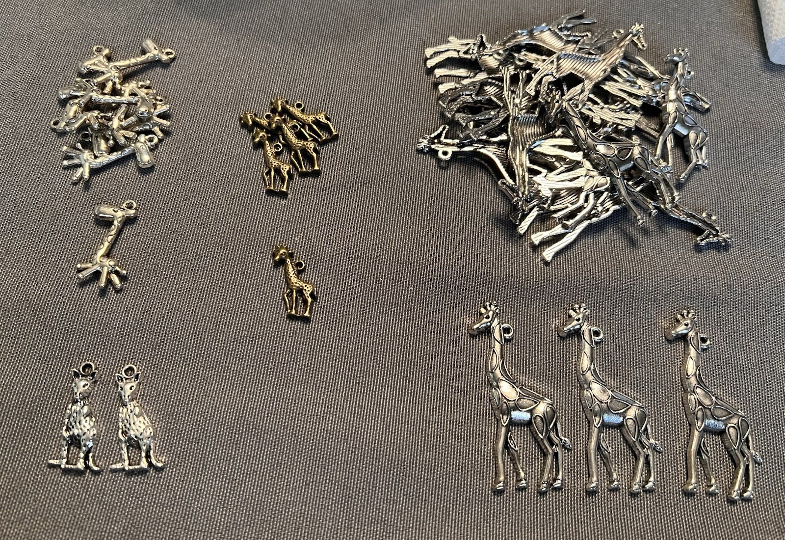 Charms lot, Animal Charms, Bugs, Cats, Giraffe, Dog, Sloth. Jewelry making