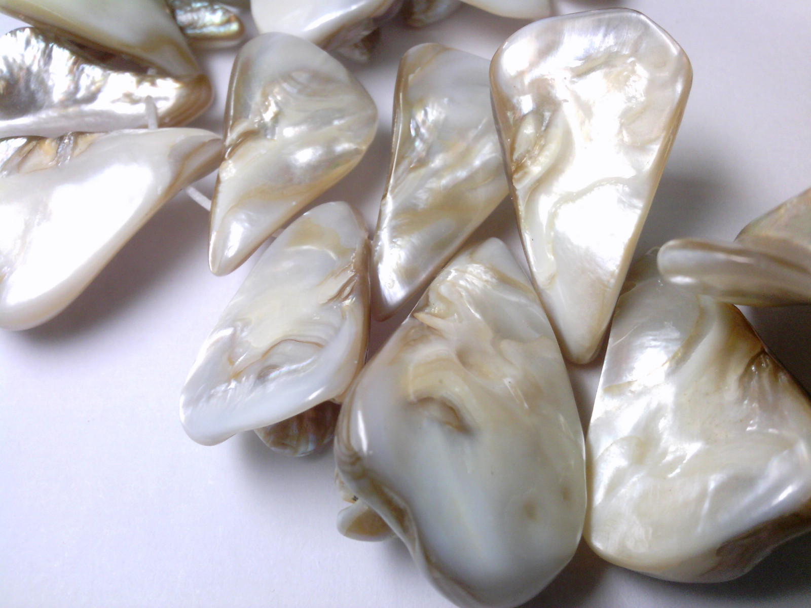 Vtg 5 LARGE 3-D TRIANGLE SHELL PENDANT BEADS 15mm (APPROX) #081518i BEACH!