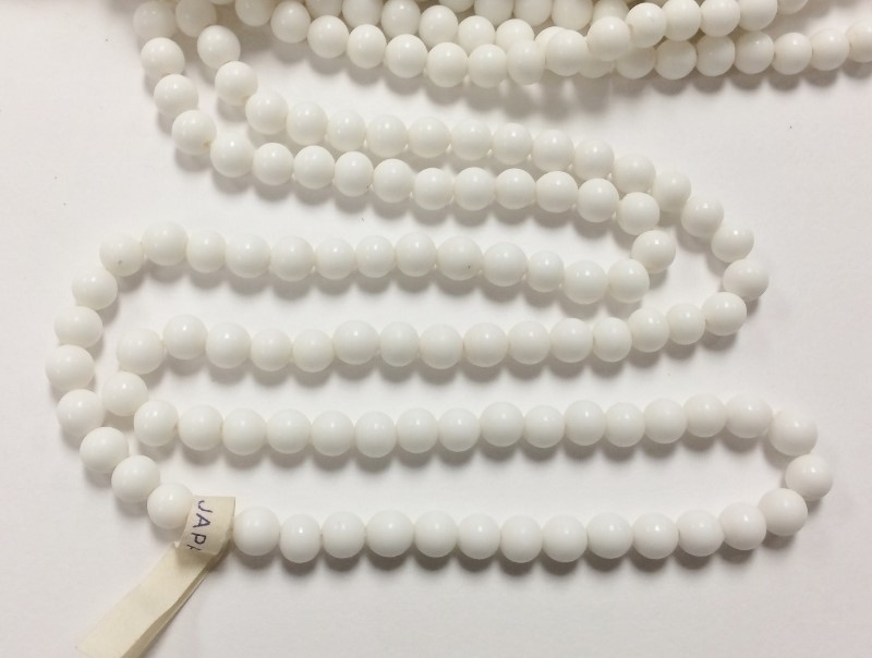 1200 PIECES (3/4LB) VINTAGE JAPANESE GLASS WHITE 5.5mm. ROUND SMOOTH BEADS 4008