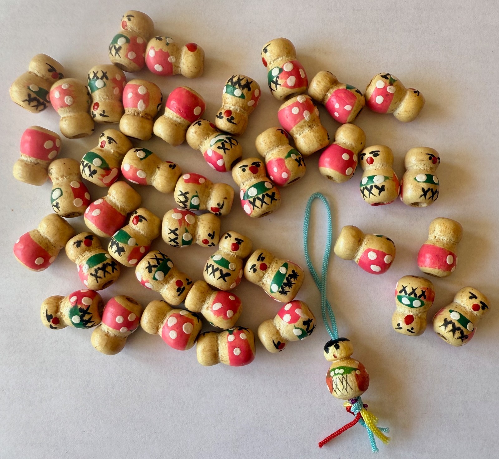 43 Vintage Wooden China Men Beads for DIY Jewelry Crafts Cupcake Picks 1/2″ Pink