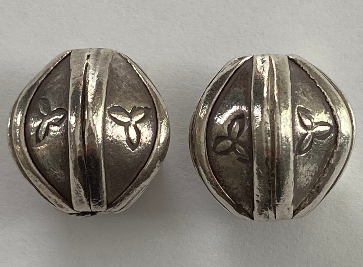 Hill Tribes Thai Silver Tri-Petal Bulb Bead 25mm 11.8g Handcrafted in Thailand