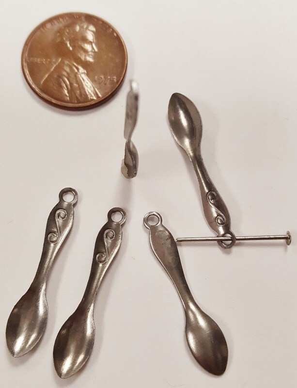 12 VINTAGE SCROLLED SPOON STEEL 29mm. SILVER METAL STAMPING CHARM PENDANTS N62