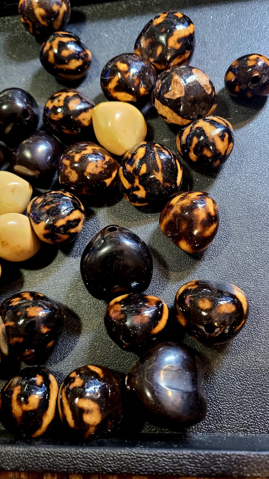 71 Piece Lot Mixed Loose Kukui Nuts Hawaiian Lei Drilled Beads Natural 1″