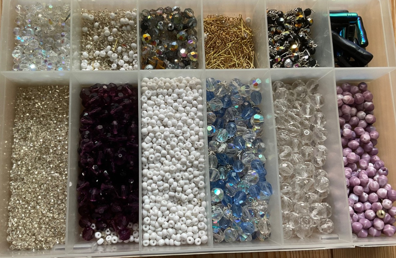 Large Lot Jewelry Making Supplies – Mostly Glass Beads – 3+ Lbs Including Case