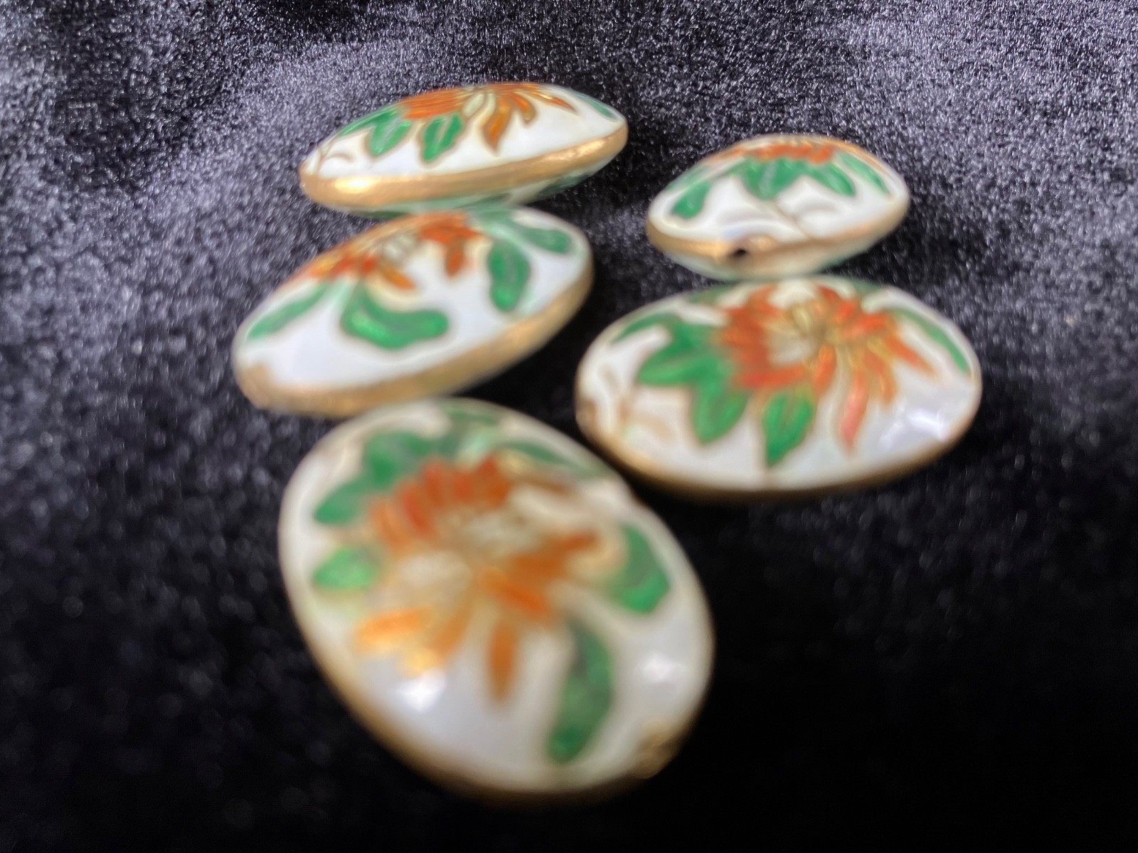 group of 5 Oval Chinese Cloisonné 2.2 cm Beads with floral design
