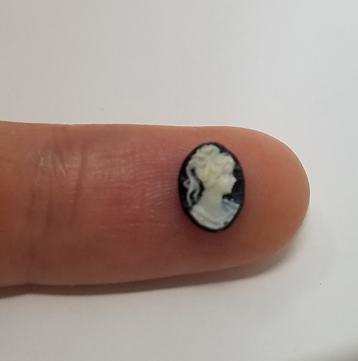 10 VTG Tiny 8mm Black Victorian Lady Jewelry Cameos Gold Lace Filigree Setting