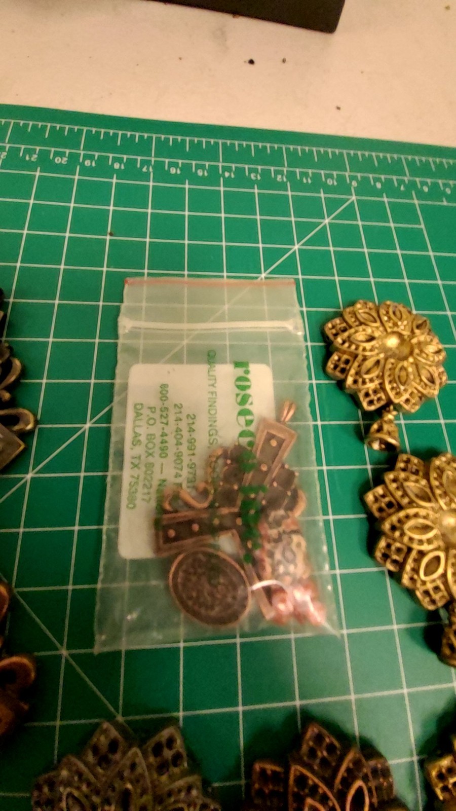 Vintage Mixed Metal Jewelry Findings Lot Pendants Charms Filigree Flower 12.8oz