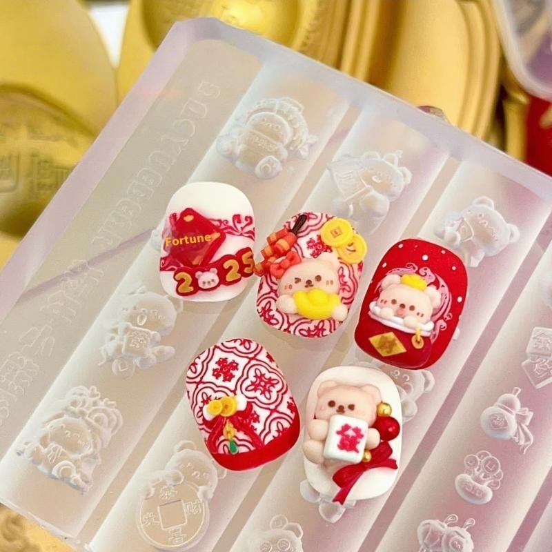 1Pcs Silicone Nail Art Mold Cartoon New Year’s Bear Transparent Nail Template