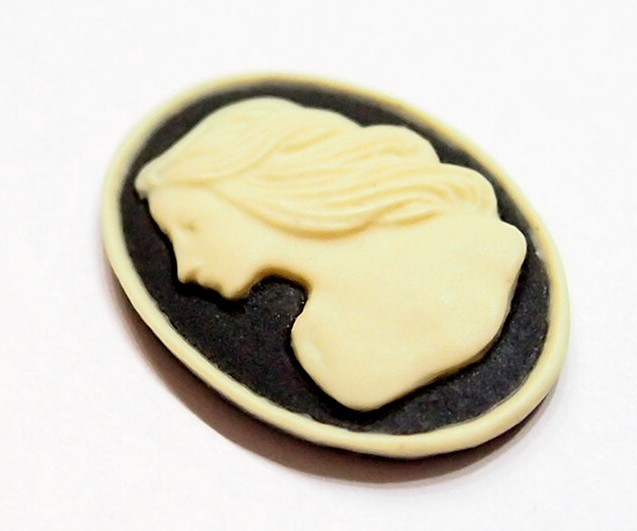 8 Vintage Cream /Black 25x18mm Bare Shoulder Elegant Woman Resin Cameo Cabochon