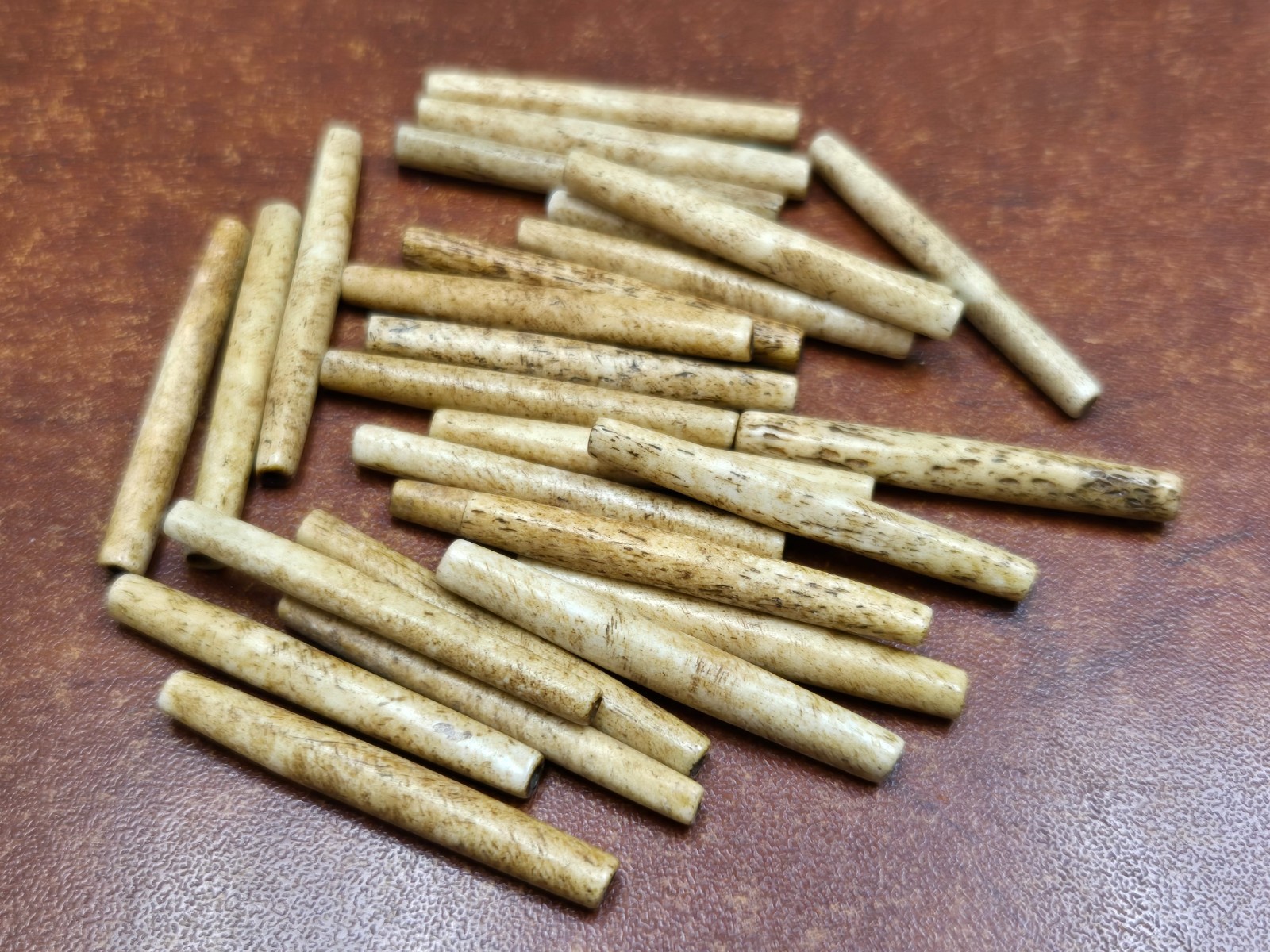 500 PCS COFFEE BROWN BUFFALO BONE HAIR THIN PIPE BEADING BEADS 1 1/2″
