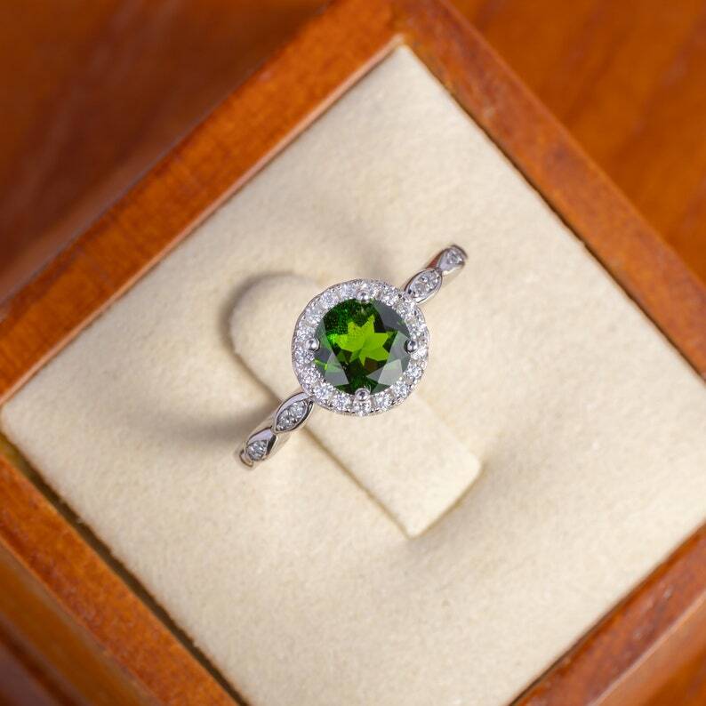 Vintage Chrome Diopside Gemstone 925 Sterling Silver Halo Engagement Ring